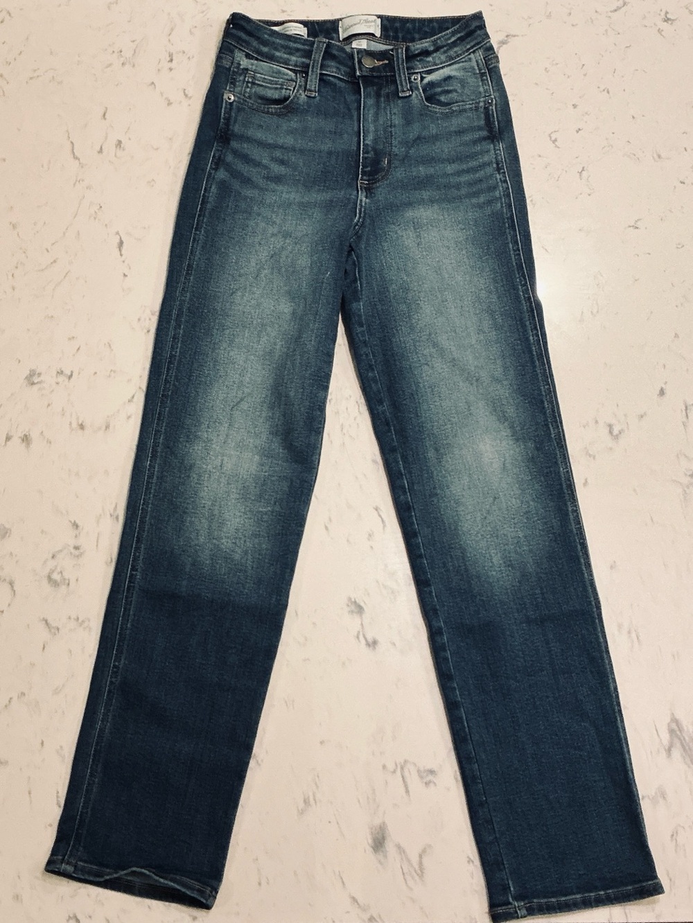 Universal Thread Medium Blue Denim Jeans with Contrast Stitching